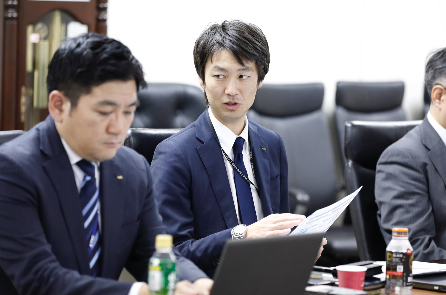 海外展開支援研究会
の幹事会で報告をする角次長